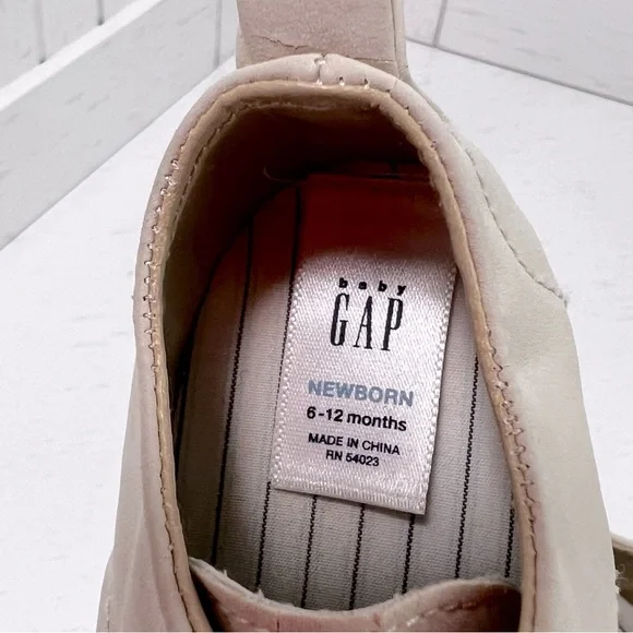 GAP - crib shoes - neutral size 6-12 months - Picture 4 of 9